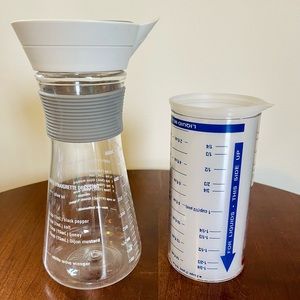 Pampered Chef Measure Mix and Pour with Measure All Cup